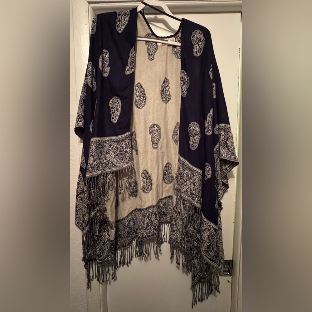 Abercrombie & Fitch Blue and Cream Patterned Cape